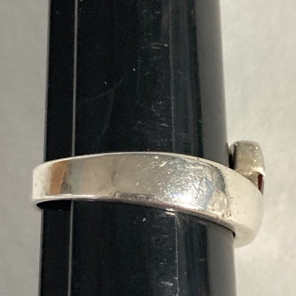 3 red glass gems in sterling silver by pass ring. - Picture 7 of 8